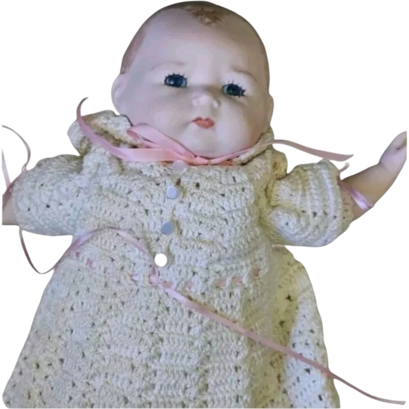 14 Inches Antique 1924 Vintage Porcelain Baby Doll with Blue Eyes - Picture 13 of 16